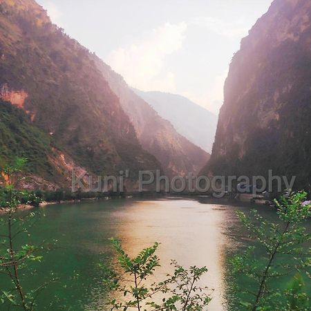 Tirthan Grand Riverside Banjār Extérieur photo
