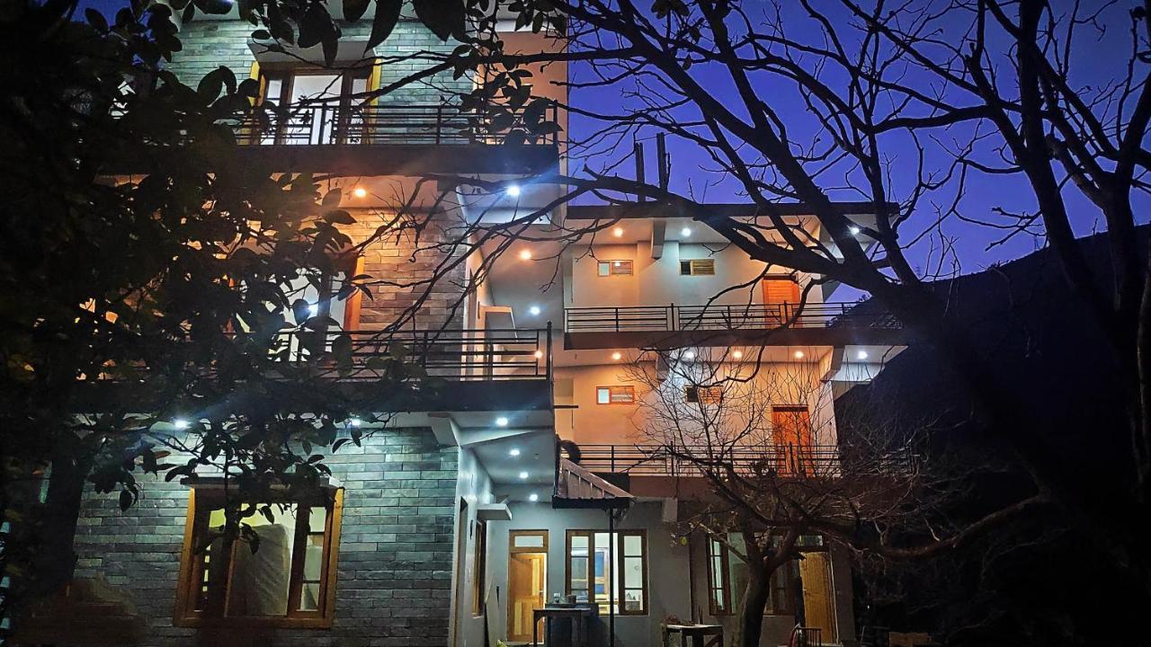 Tirthan Grand Riverside Banjār Extérieur photo