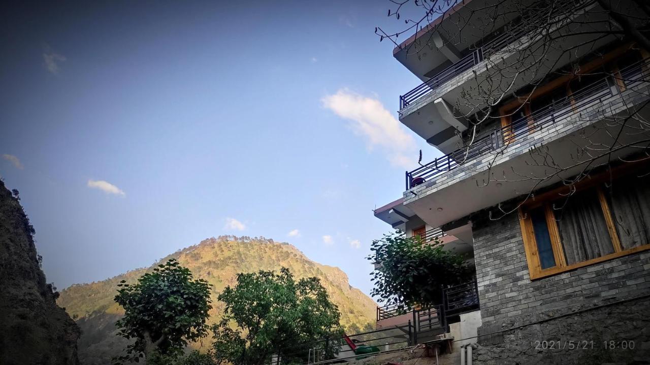 Tirthan Grand Riverside Banjār Extérieur photo