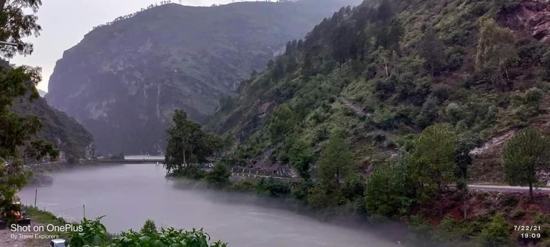 Tirthan Grand Riverside Banjār Extérieur photo
