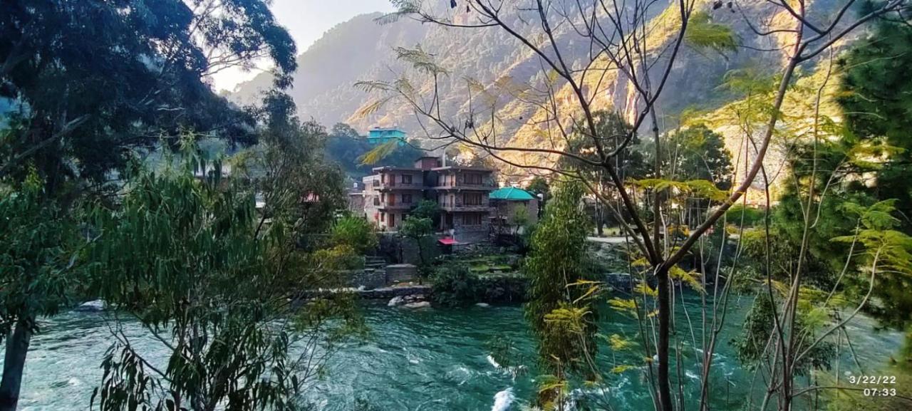 Tirthan Grand Riverside Banjār Extérieur photo