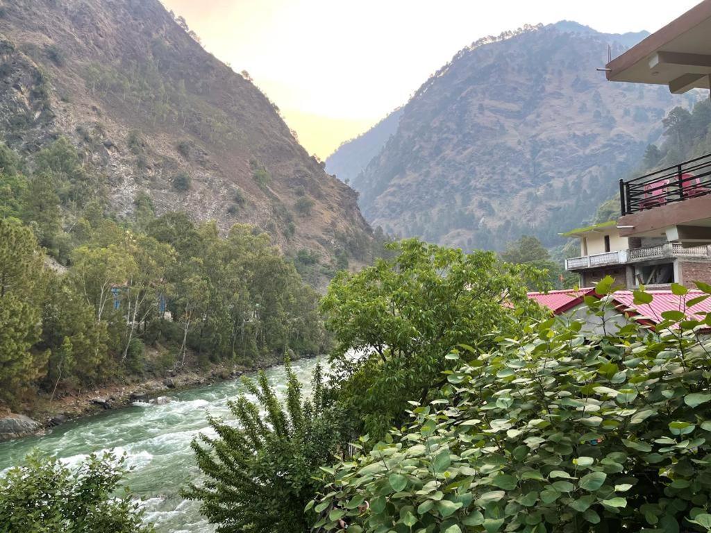Tirthan Grand Riverside Banjār Extérieur photo