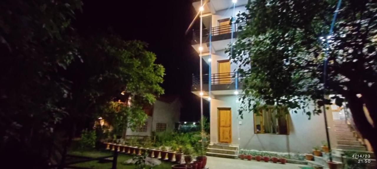 Tirthan Grand Riverside Banjār Extérieur photo