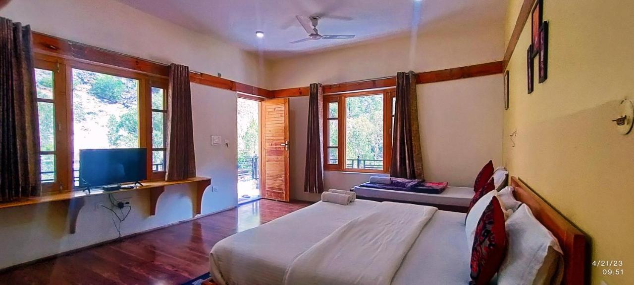 Tirthan Grand Riverside Banjār Extérieur photo