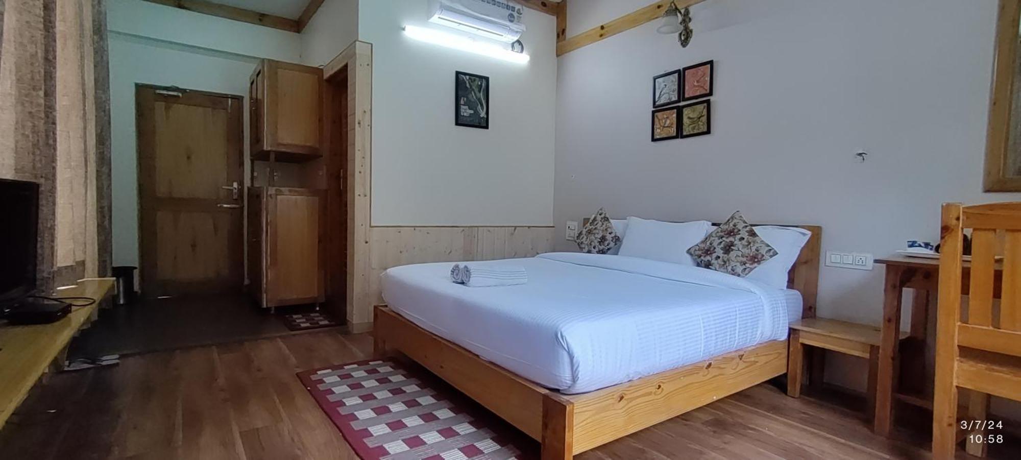 Tirthan Grand Riverside Banjār Extérieur photo