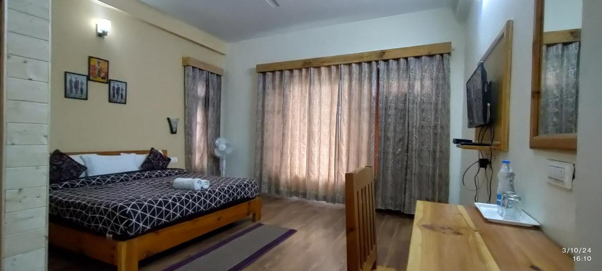 Tirthan Grand Riverside Banjār Extérieur photo
