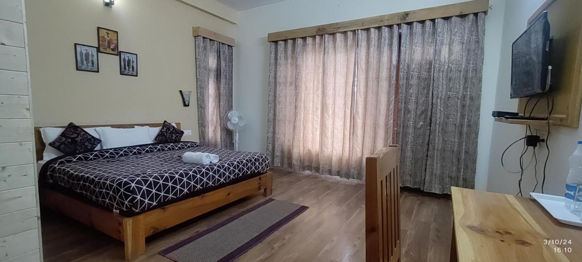 Tirthan Grand Riverside Banjār Extérieur photo