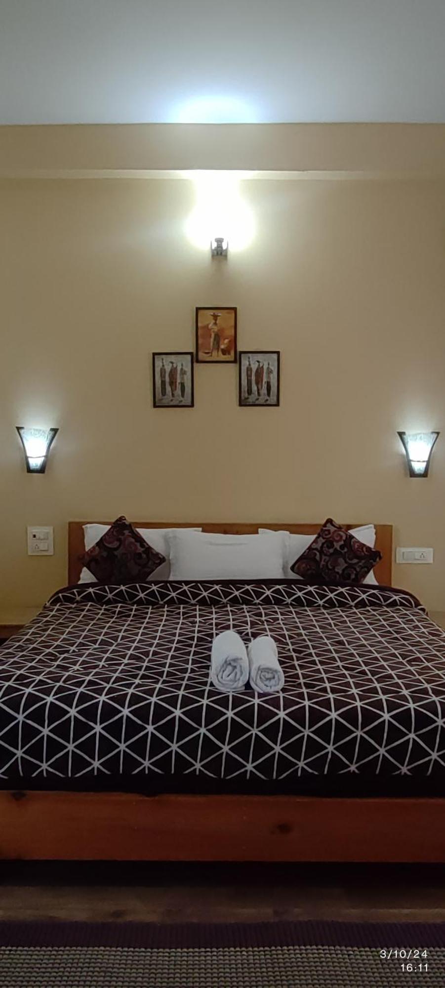 Tirthan Grand Riverside Banjār Extérieur photo