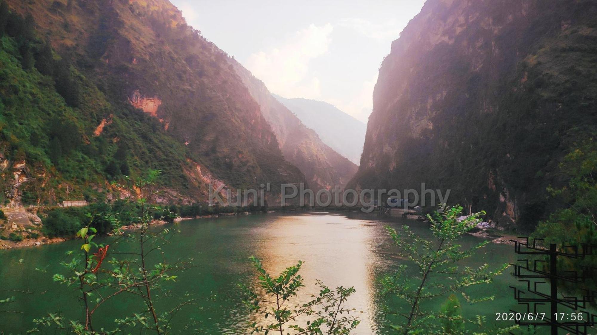Tirthan Grand Riverside Banjār Extérieur photo