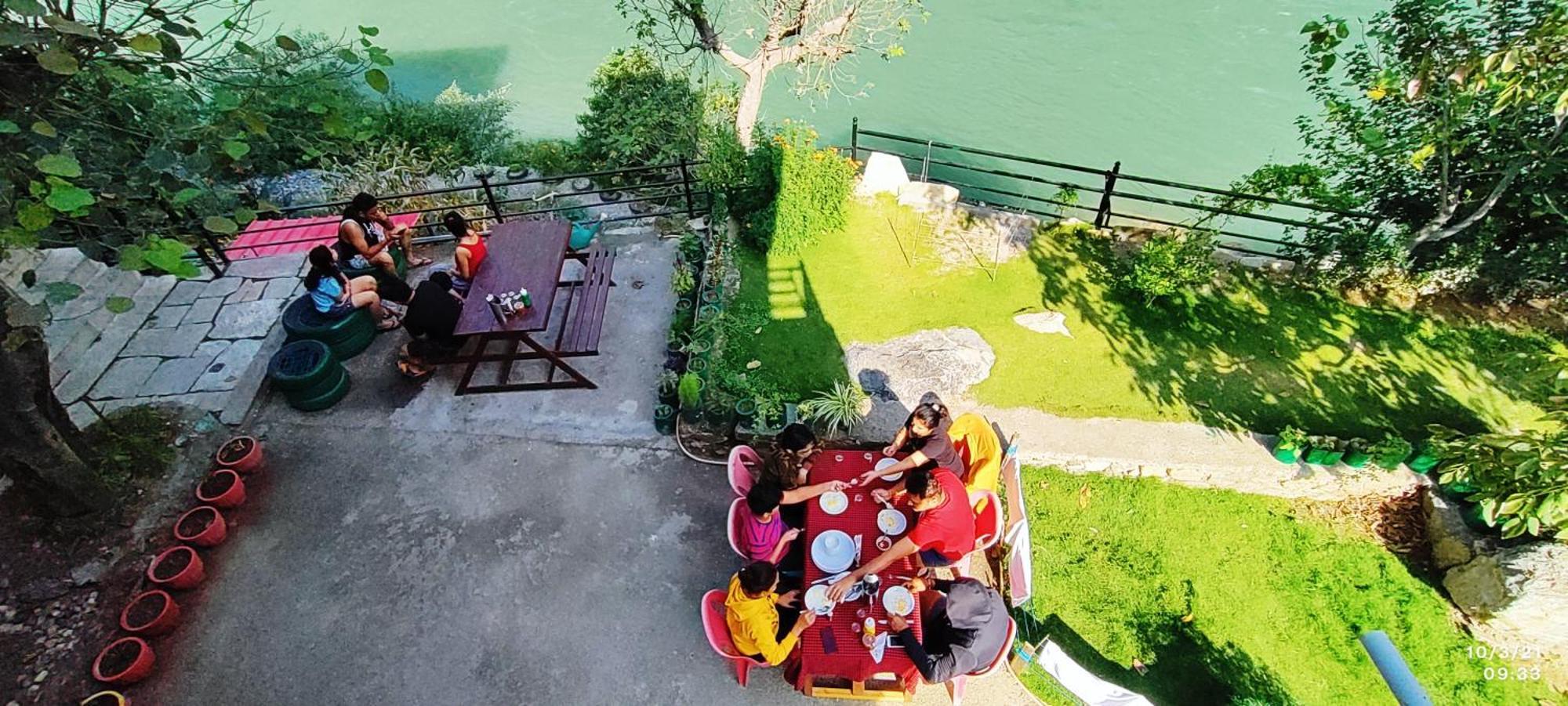 Tirthan Grand Riverside Banjār Extérieur photo