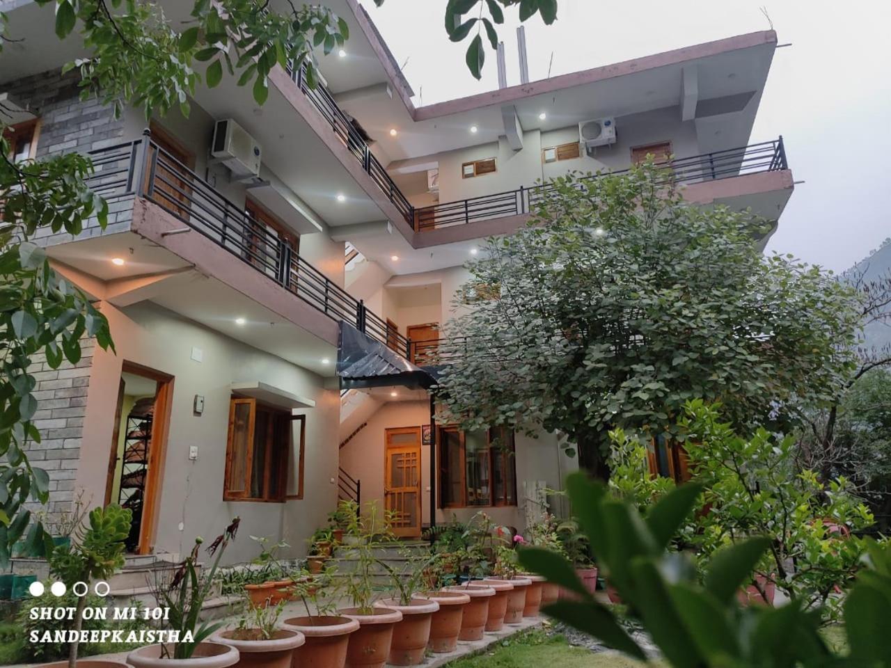 Tirthan Grand Riverside Banjār Extérieur photo