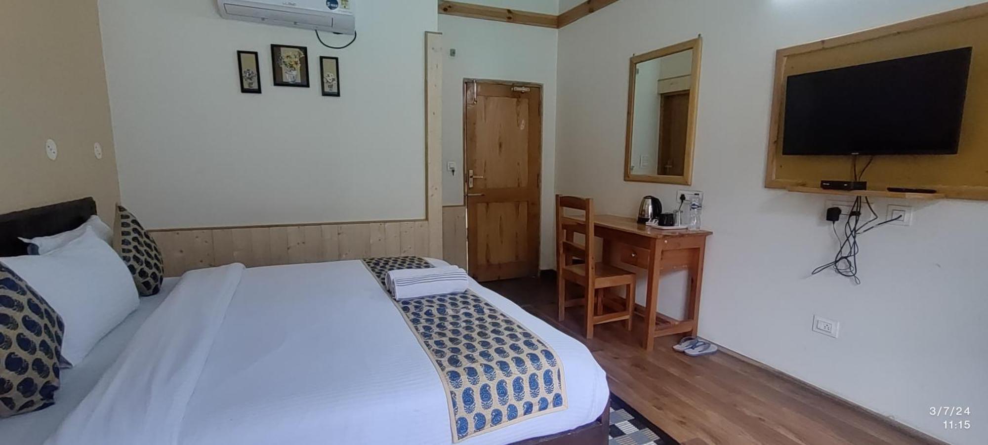 Tirthan Grand Riverside Banjār Extérieur photo