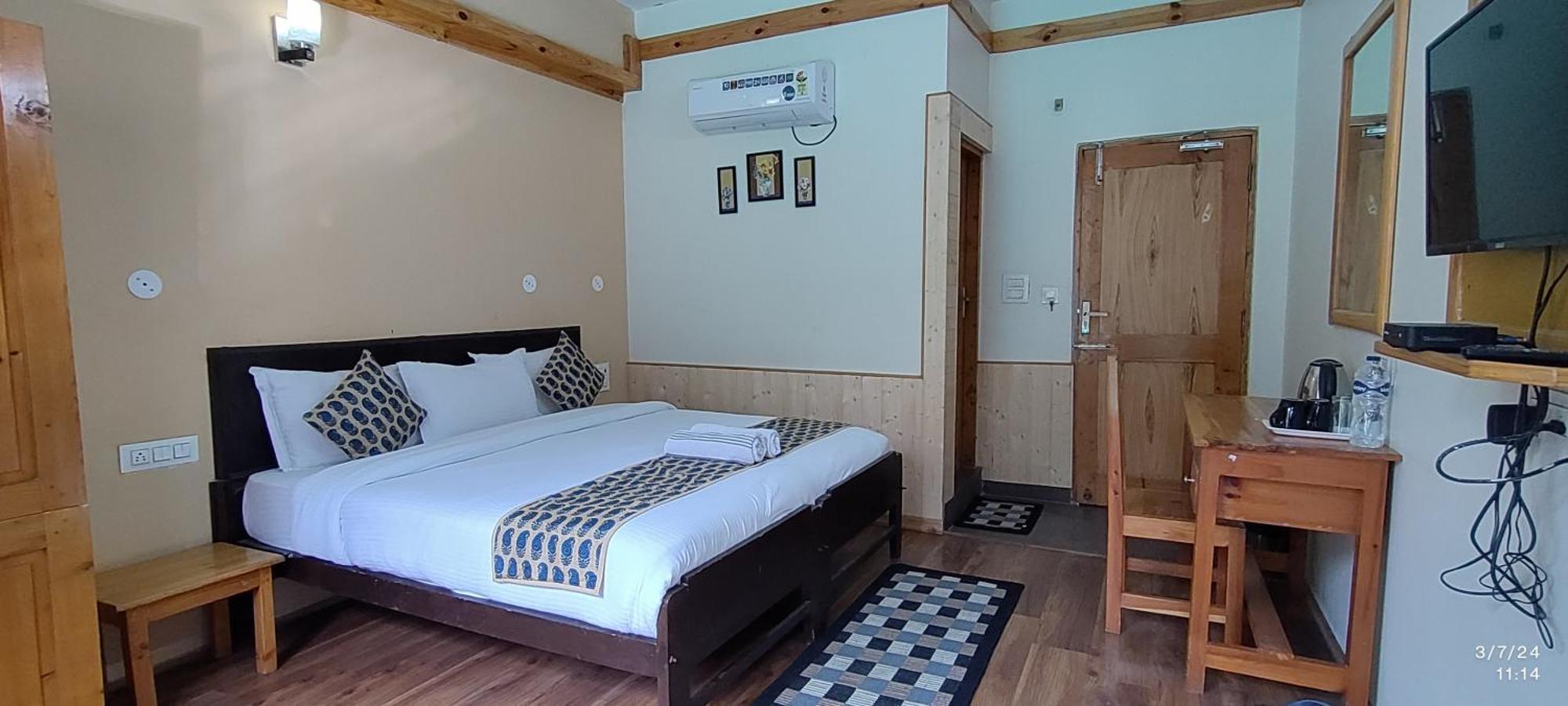 Tirthan Grand Riverside Banjār Extérieur photo
