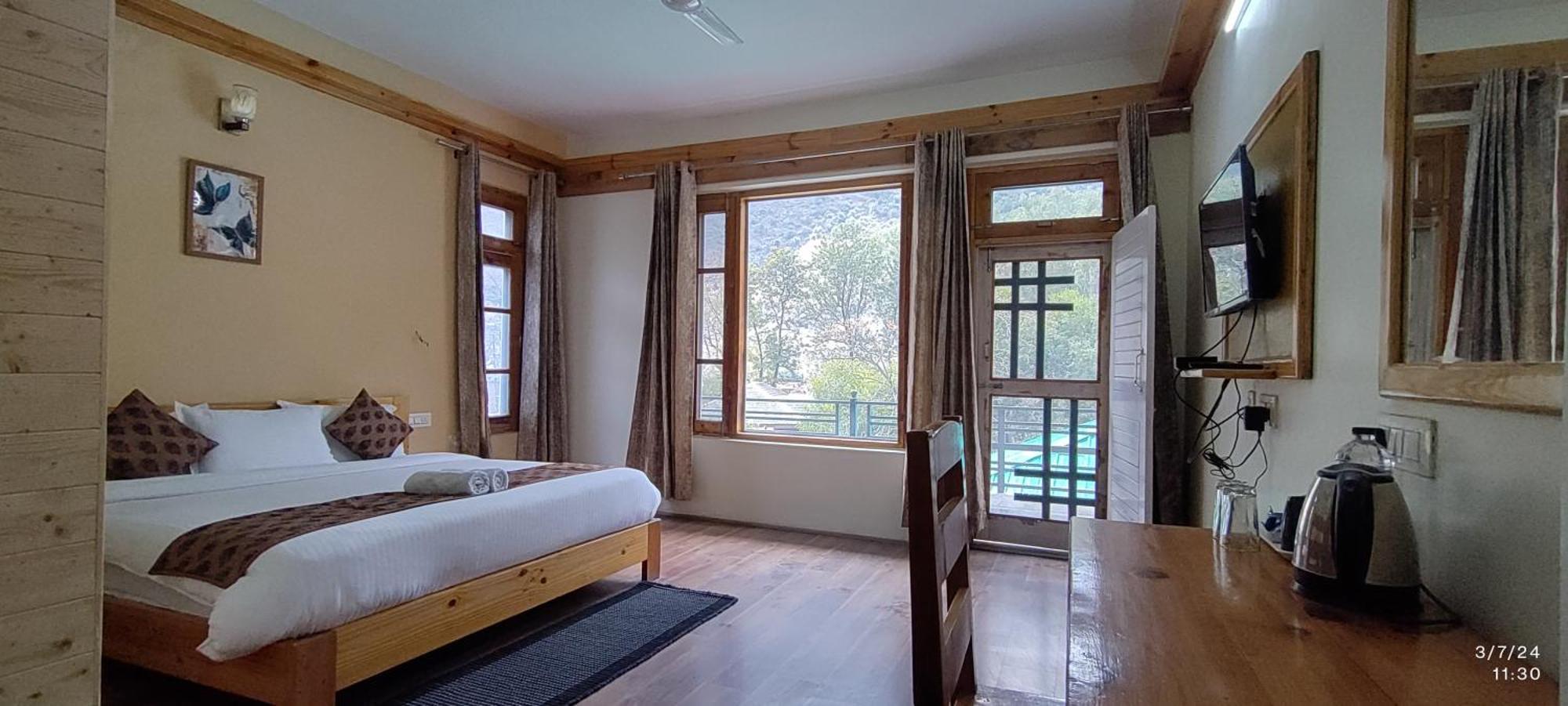 Tirthan Grand Riverside Banjār Extérieur photo