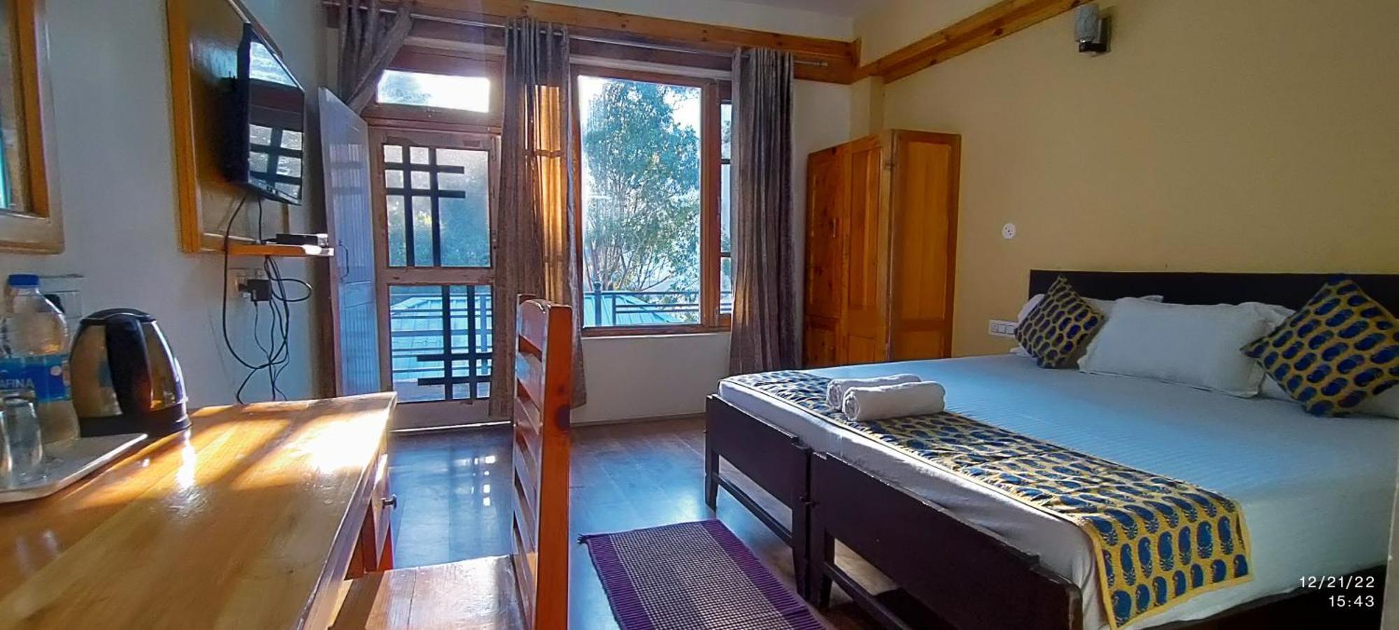 Tirthan Grand Riverside Banjār Chambre photo